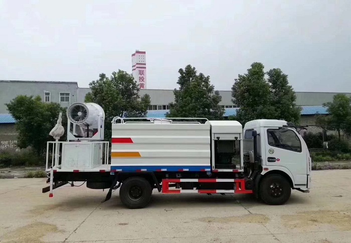 東風大多利卡D7多功能抑塵車圖片