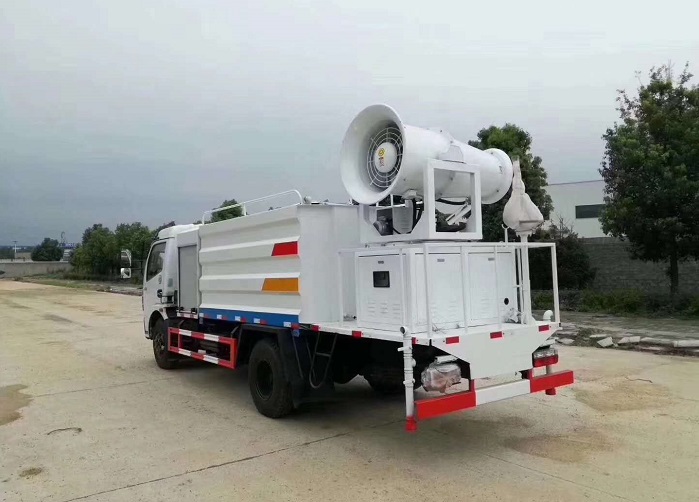 東風大多利卡D7多功能抑塵車圖片