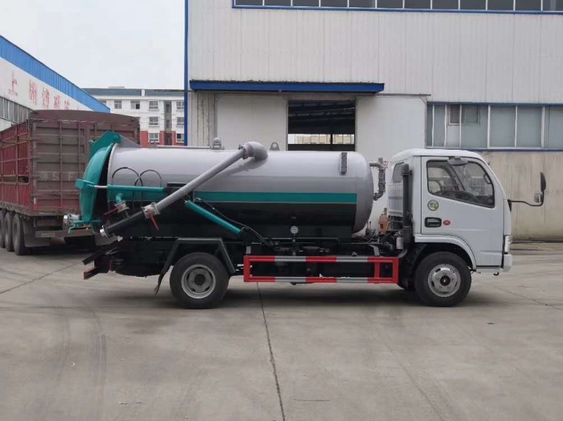 東風(fēng)多利卡5方吸污車