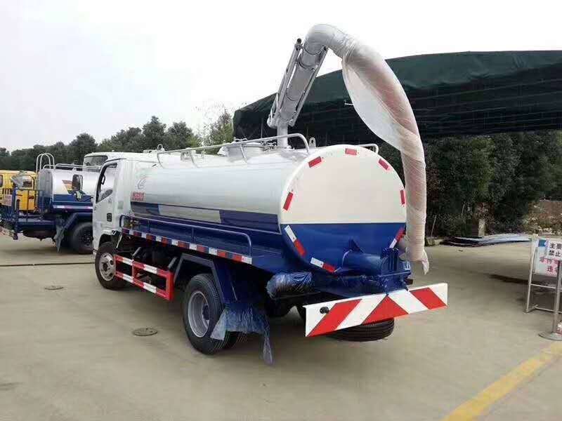 東風(fēng)小多利卡5方吸糞車