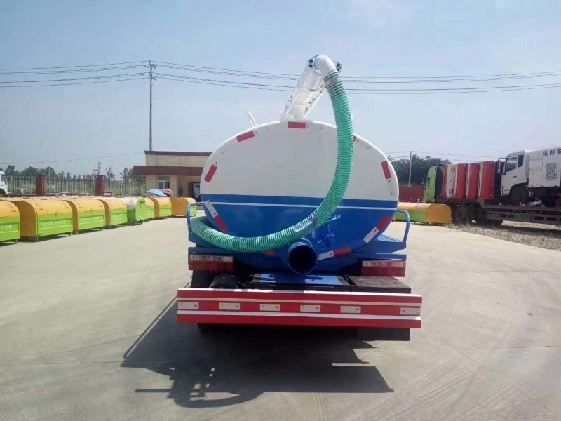 東風(fēng)小多利卡5方吸糞車