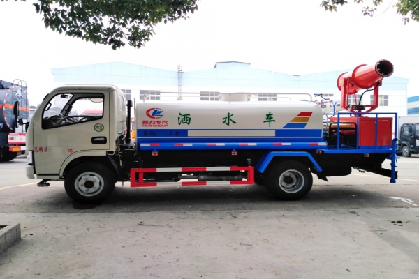 東風(fēng)小多利卡綠化噴灑車(4.5立方、30米霧炮機(jī)) 東風(fēng)小多利卡綠化噴灑車(4.5立方、30米霧炮機(jī))圖片