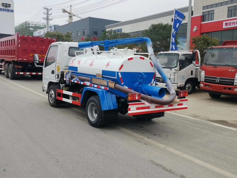 凱馬2方藍(lán)牌吸糞車(chē)