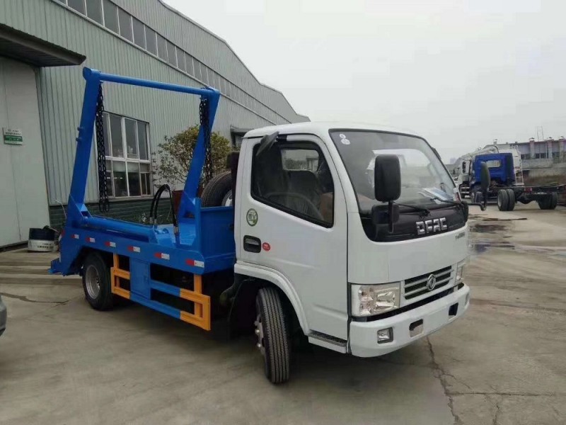 東風小多利卡5-6方擺臂垃圾車