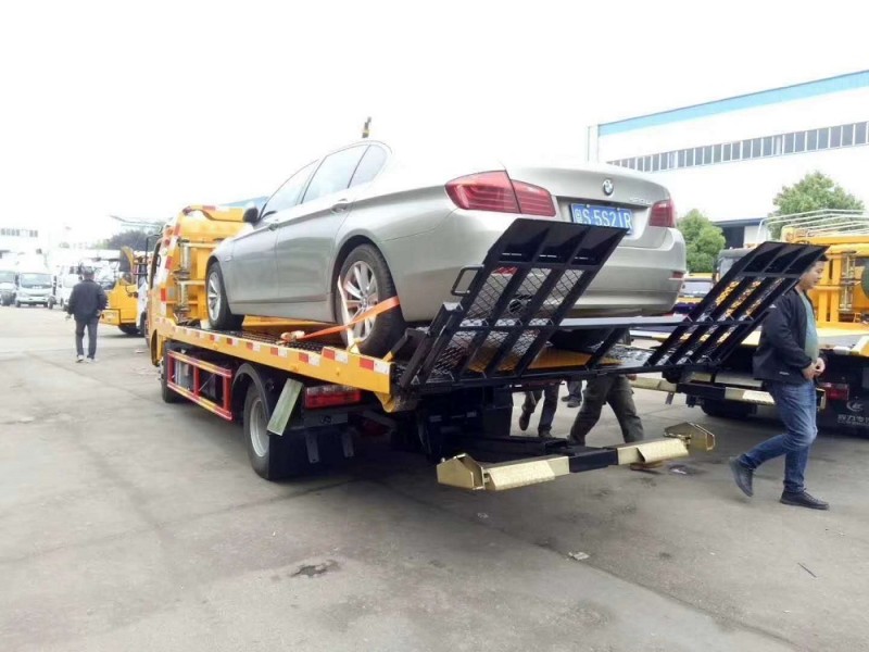 東風大多利卡一拖二清障車