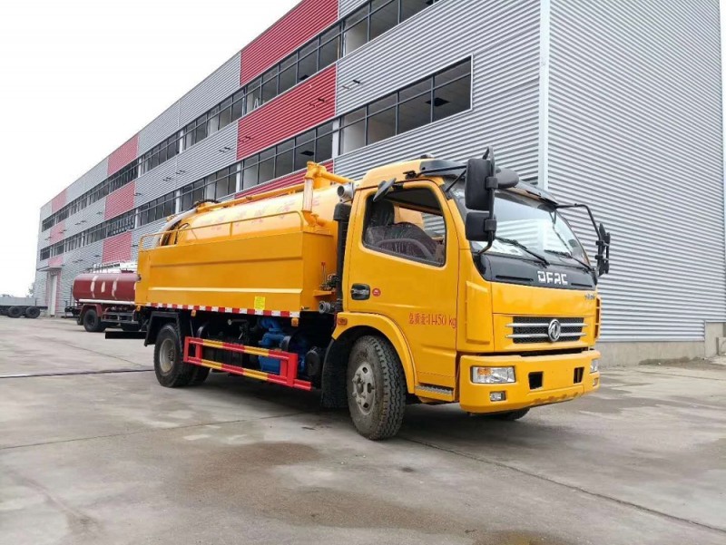 東風多利卡清洗吸污車