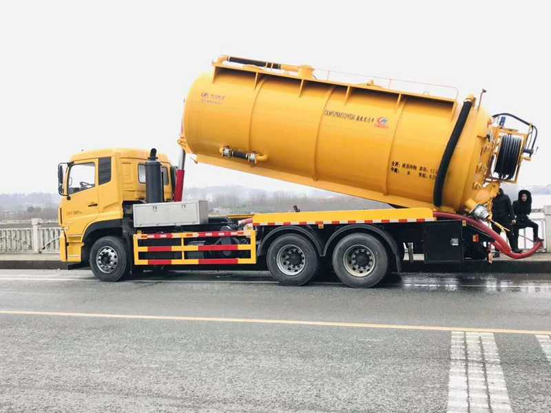 東風天龍清洗吸污車圖片