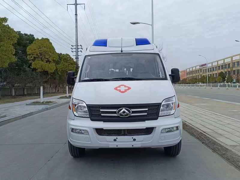 大通V80救護(hù)車(chē)
