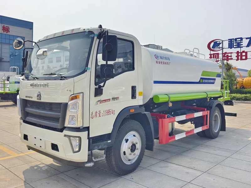 重汽豪沃灑水車（10方）